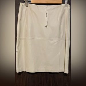 Mini Skirt color cream, size 6 Brand Dknyc